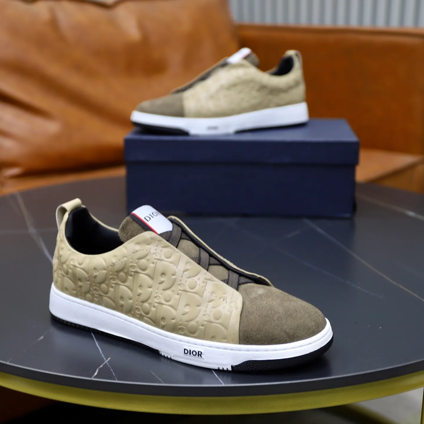 Ex-factory price: 442💰🙅‍♂️🙅‍♂️🙅‍♂️ Brand: Dior DIOR Standard code: 38-44 (45 customized) Grade: Same as the official website Material: Original leather splicing, comfortable and breathable lining, original wear-resistant outsole Style category: Men's fashionable casual shoes, running shoes, noble luxury brand elements, top luxury Color: actual picture color